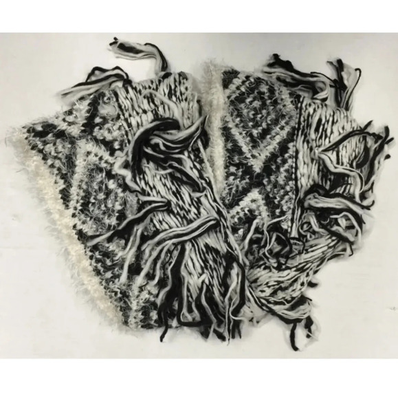 Steve Madden Rag A Muffin Black & White Infinity Scarf Fringe Trim - Picture 2 of 5